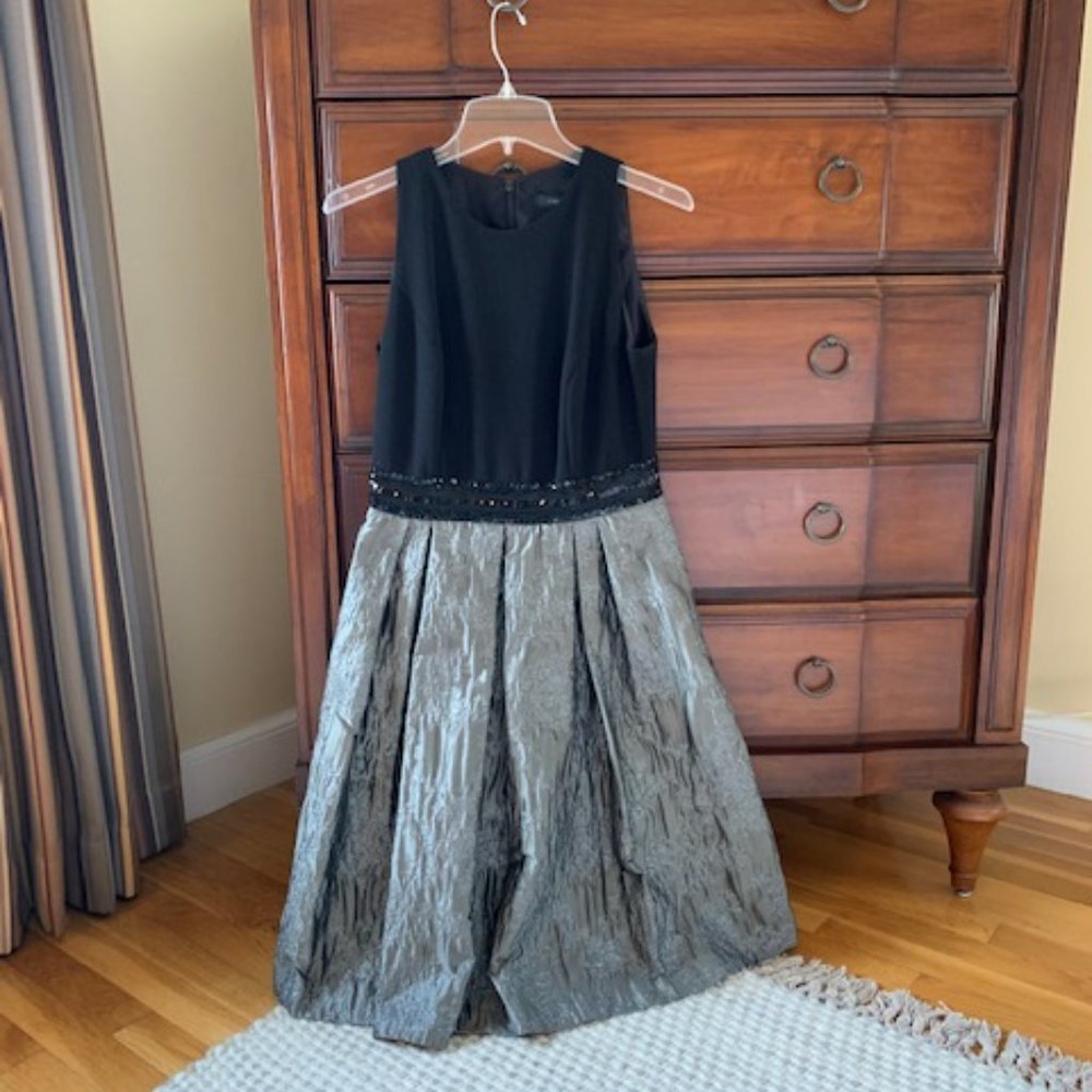 Carmen Marc Valvo party dress